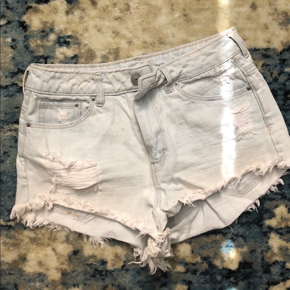 H&M Pants - NWOT H&M Light Denim Shorts